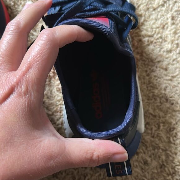 adidas |  NMD R1 United By Sneakers Los Angeles in Blue | 10 - Picture 9 of 10